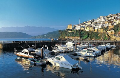 Accommodation in the mountains. Jacuzzi. Picos de Europa. Asturias. Cangas de Onis. 