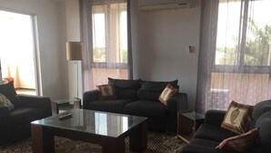 Lobby sitting area - Carlton Lodge (Accra)