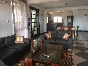 Área de estar no saguão