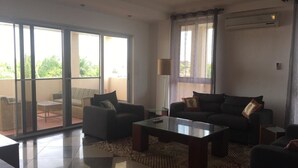 Lobby sitting area - Carlton Lodge (Accra)