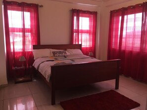 Quarto casal | Escrivaninha, ferros/tábuas de passar roupa, Wi-Fi de cortesia