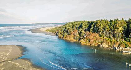 Beachside Condo next to the Moclips River