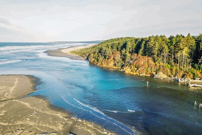 Beachside Condo next to the Moclips River