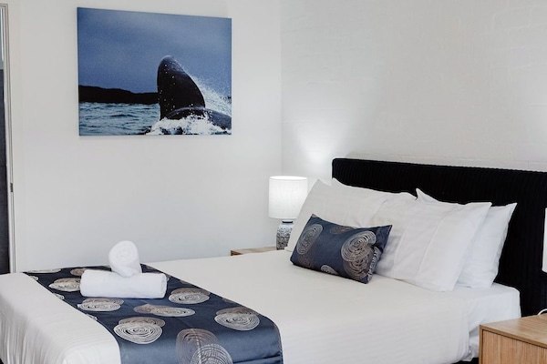 Standard Double Room, 1 Queen Bed, Non Smoking | Premium bedding, blackout curtains, WiFi, bed sheets