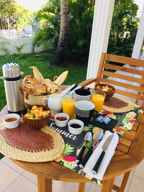In-room dining - Le Caillou Blanc (Saint-Paul)