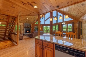 المنشأة من الداخل