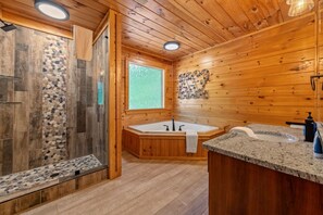 Bathroom - Mountain High Lodge - Mineral Bluff (Mineral Bluff)