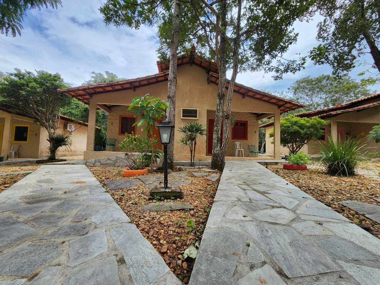 Frigobar, cortinas blackout