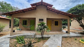 Frigobar, cortinas blackout