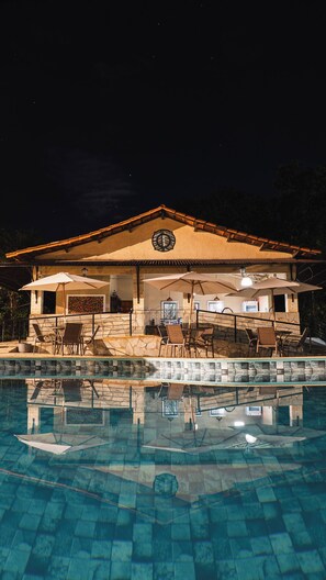 Kolam renang terbuka 