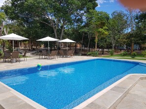 Outdoor pool - Pousada Orla Morada do Sol (Pirenópolis)