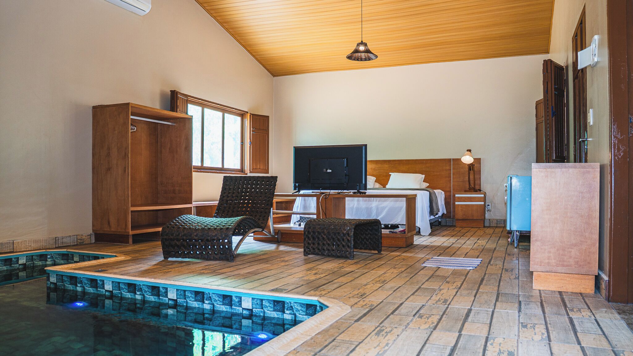 Deluxe Chalet, 1 King Bed, Non Smoking | Minibar, blackout curtains