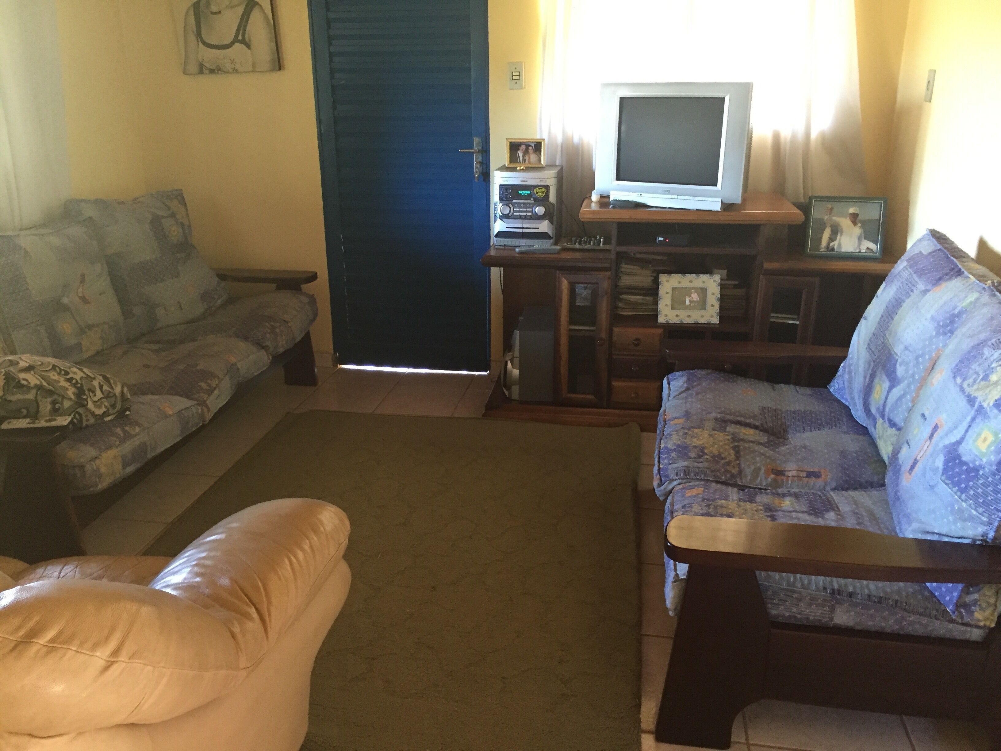 Beautiful house in front of lake w / orchard, vegetable garden and animals