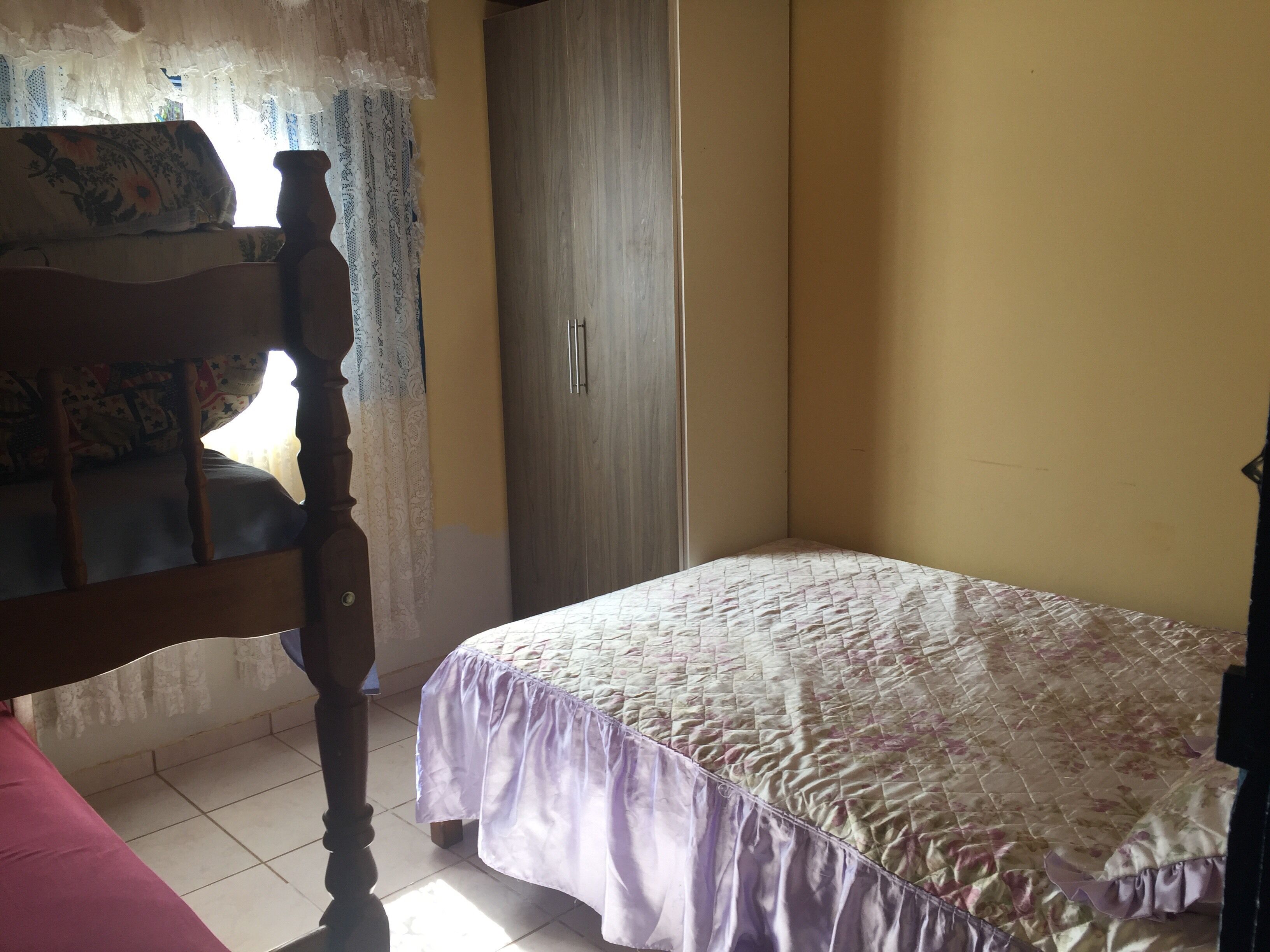 Beautiful house in front of lake w / orchard, vegetable garden and animals