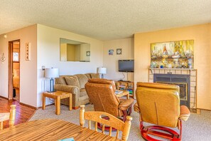 Smart TV, fireplace, DVD player