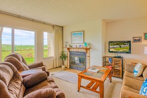 Smart TV, fireplace, DVD player