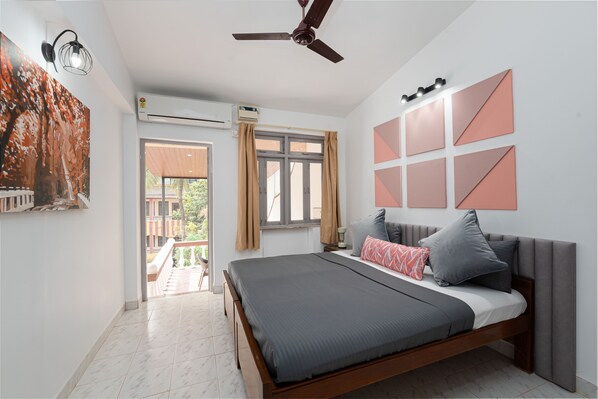 3 bedrooms, in-room safe, iron/ironing board, free WiFi