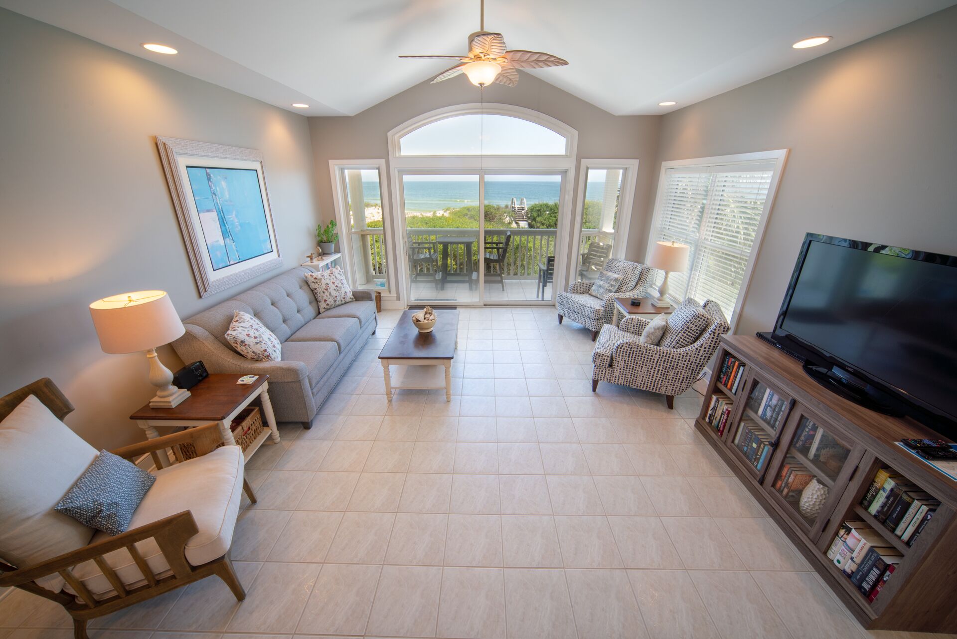 Book 3 Nights, get 4th free!! 5BR/4BA-Sleeps 10, 4-night stays, Pool Access