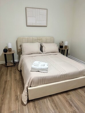 3 bedrooms, desk, iron/ironing board, free WiFi