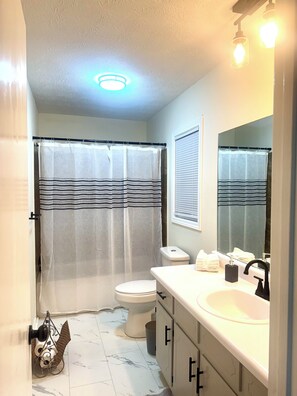 Combined shower/tub, towels, soap, toilet paper