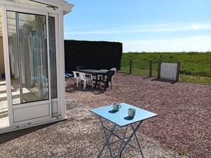 Outdoor dining - Quiet house for 4 people with garden (Grues)