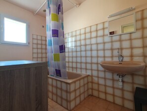 Bathroom - Quiet house for 4 people with garden (Grues)