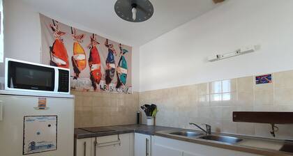 Charming Villa in Quiet Area with Garden, Near Beach & Shops, Pet-Friendly
