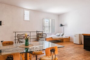 Interior - Casamas: Industrial Style Holiday Apartment in Puglia (Monopoli)