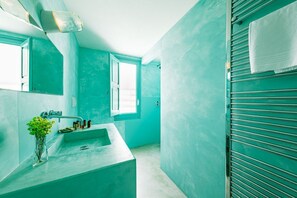 Douche, sèche-cheveux