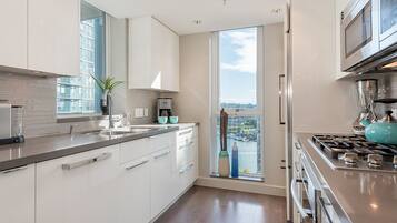 Fridge, microwave, oven, stovetop