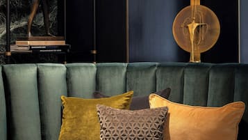 2 bares, salón en el lobby