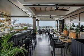 2 restaurants, breakfast, lunch, dinner served; Japanese cuisine 