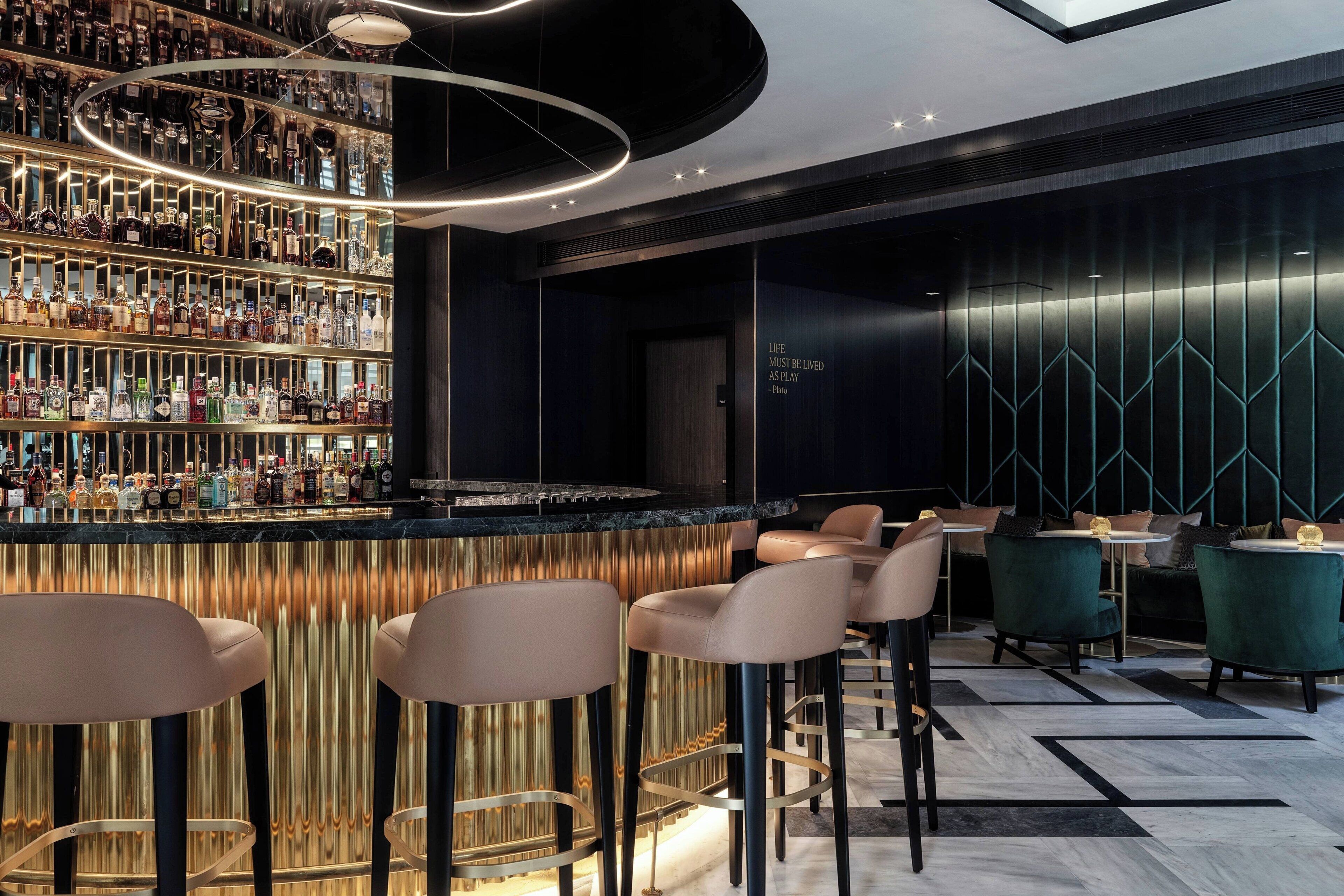 2 bars/lounges, lobby lounge