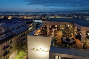 2 restaurantes, café da manhã, culinária japonesa