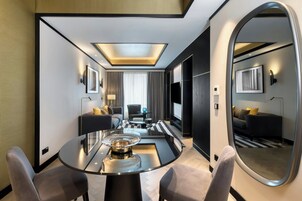 Suite, 1 Bedroom | Premium bedding, minibar, in-room safe, desk