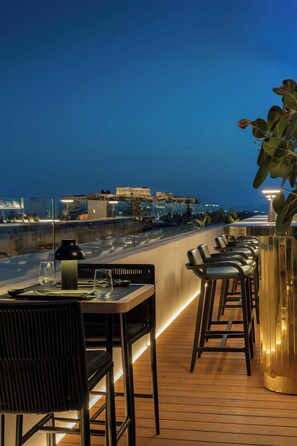 2 restaurants, breakfast, lunch, dinner served; Japanese cuisine 