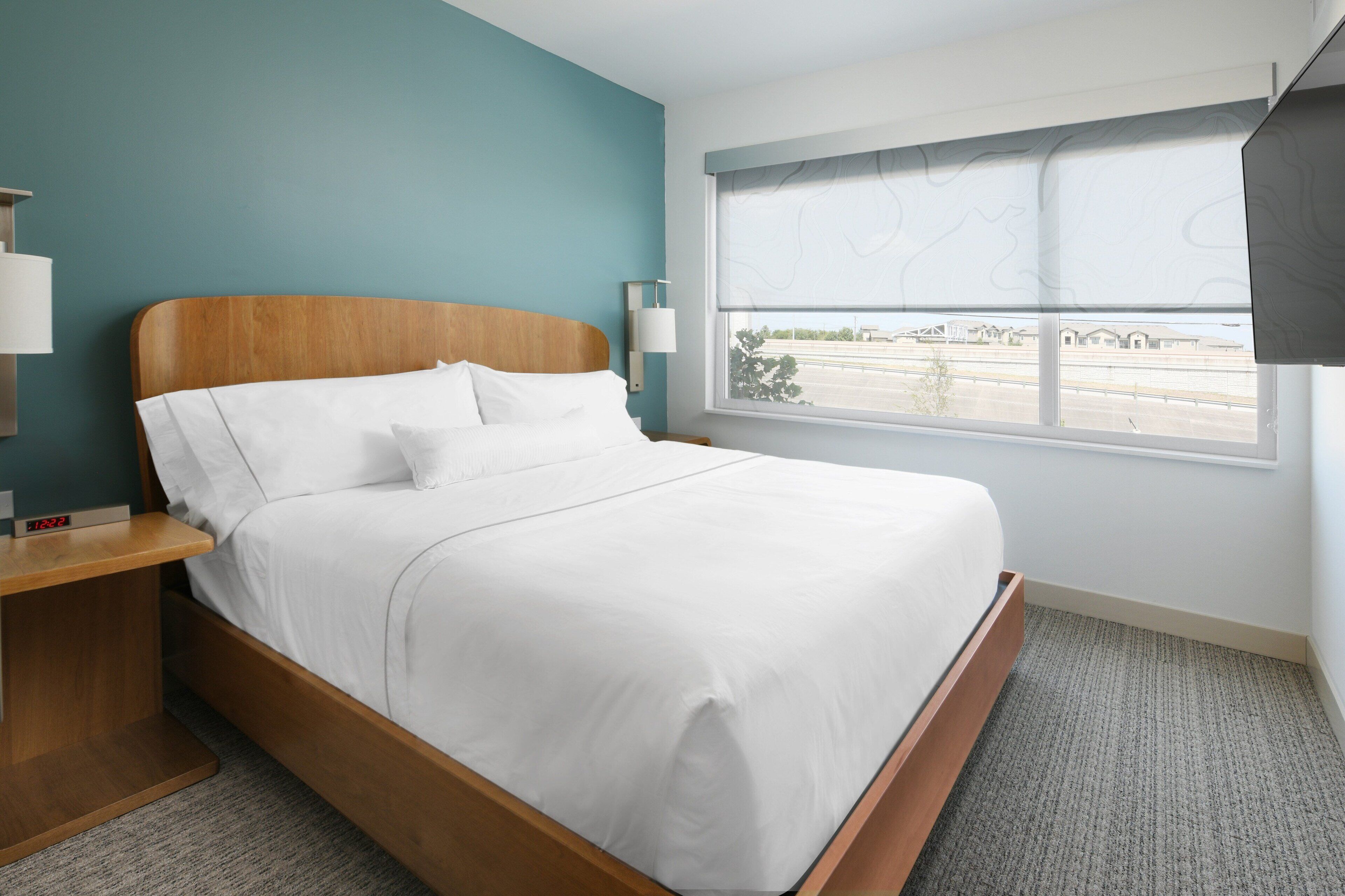 suite, 1 bedroom | in-room safe, desk, laptop workspace, iron/ironing board