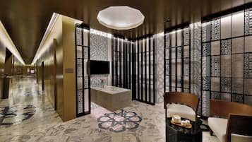 Couples treatment room(s), hot tub, steam room, Turkish bath/hammam