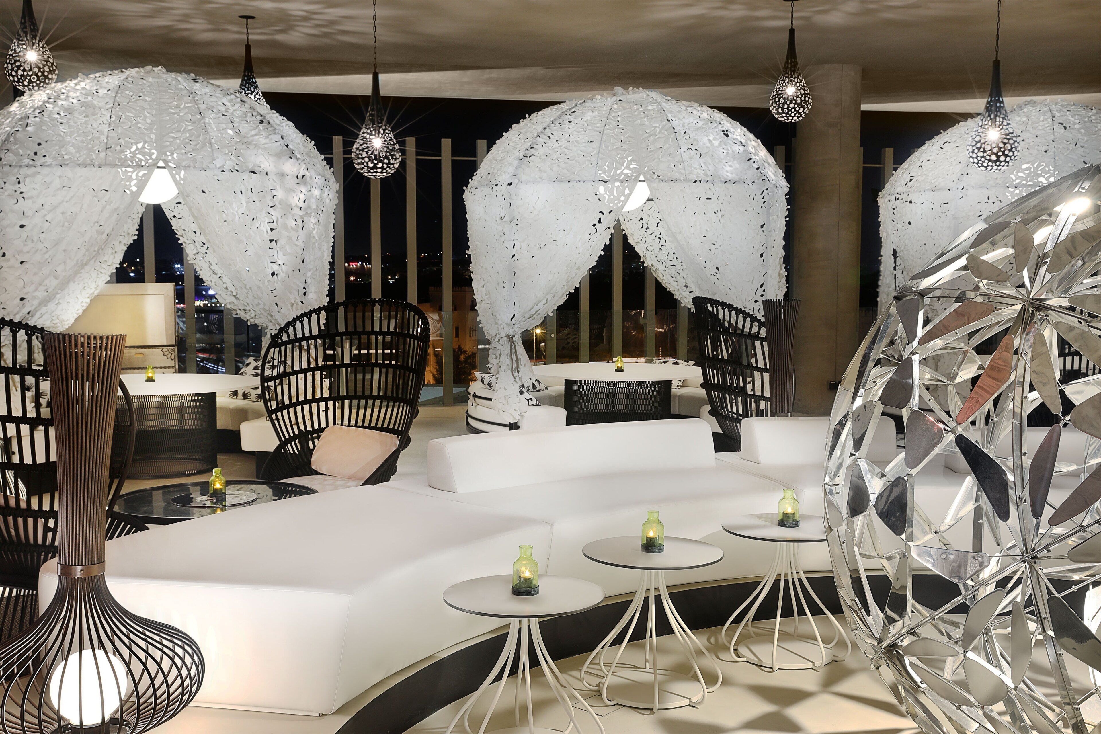 2 bars/lounges, 2 poolside bars