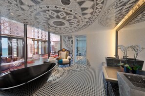 Separate tub and shower, deep soaking tub, rainfall showerhead