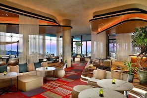2 bars/lounges, 2 poolside bars - W Muscat (Muscat)