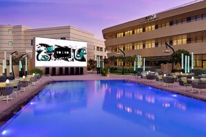 Outdoor pool, open 6:00 AM to 6:00 PM, pool umbrellas, sun loungers - Marriott Riyadh Diplomatic Quarter (Riyadh)