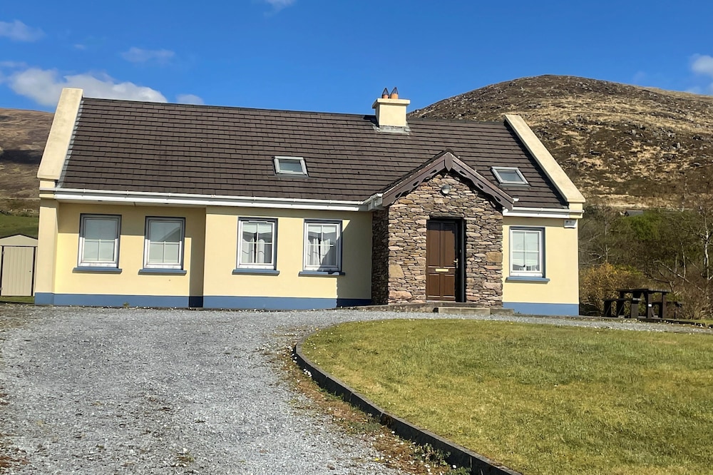 Quiet, Country 'Home Away from Home' - Dingle, County Kerry