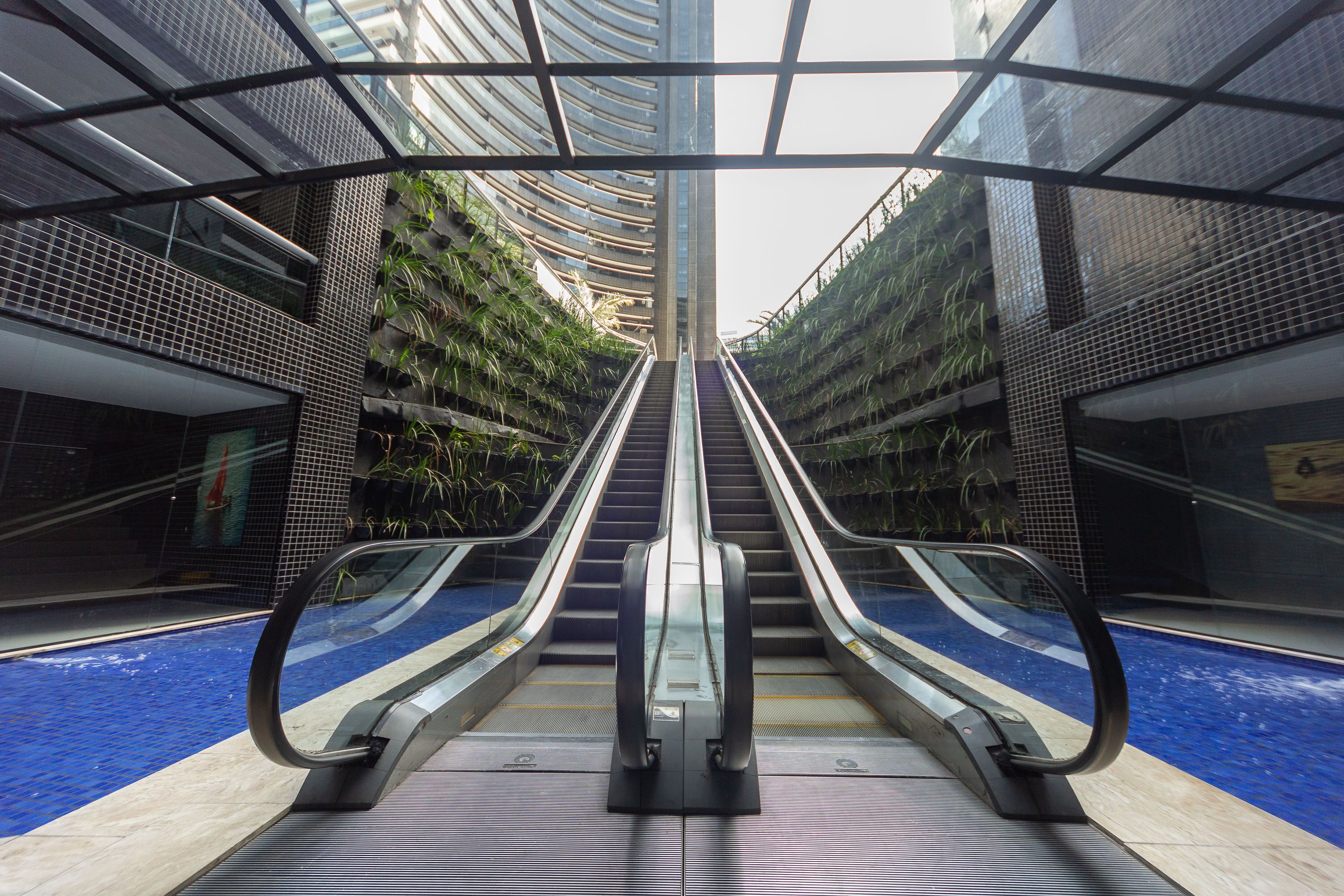 Innendørsbasseng og utendørsbasseng