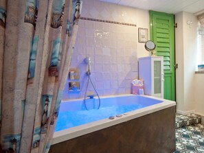Shower, jetted tub, hair dryer, towels