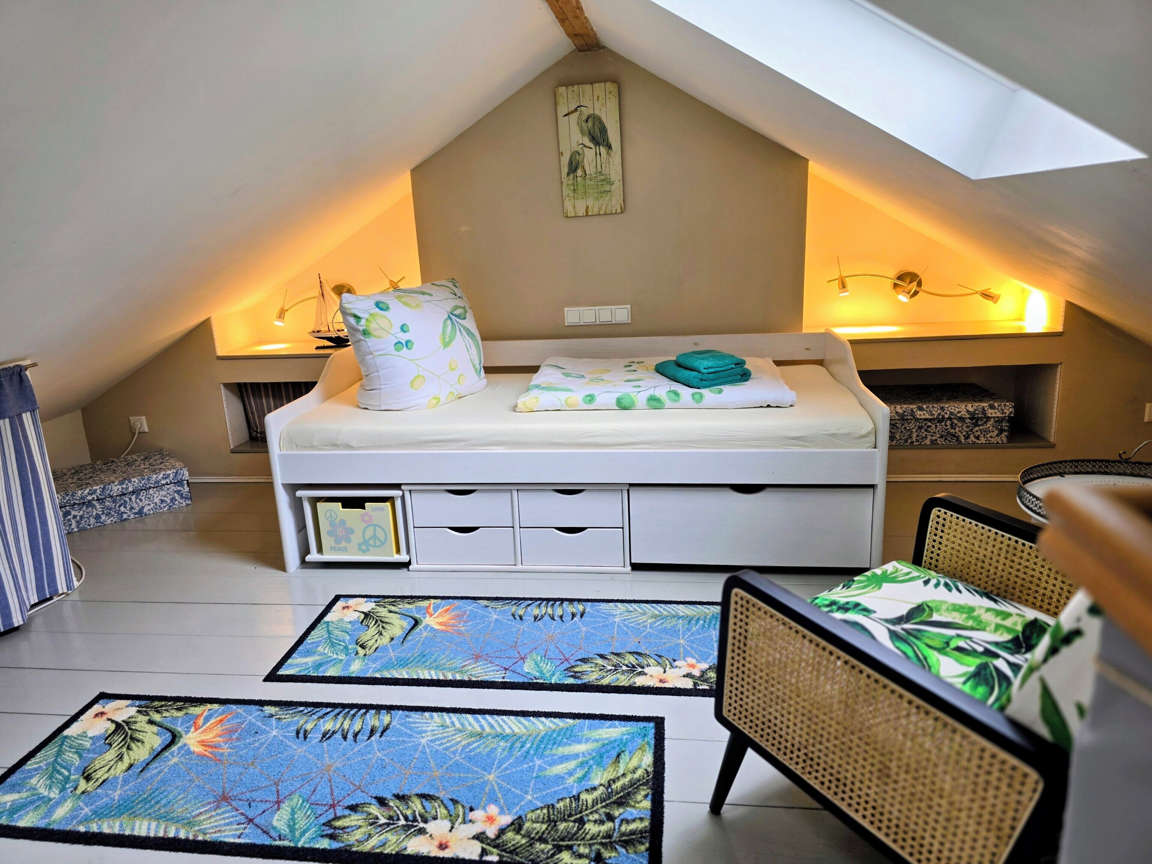 WiFi (free), bed sheets