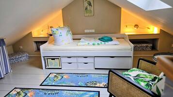 WiFi (free), bed sheets