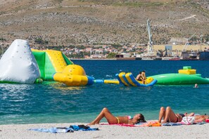 Plage à proximité, chaises longues