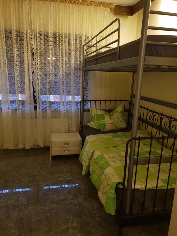 2 bedrooms, iron/ironing board, WiFi, bed sheets
