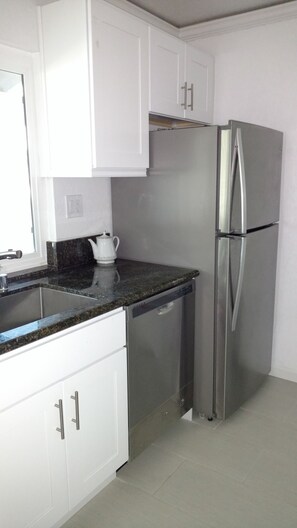 Fridge, microwave, stovetop, dishwasher - Peaceful 1 Bedroom/1 Bath Condo. (Laguna Niguel)